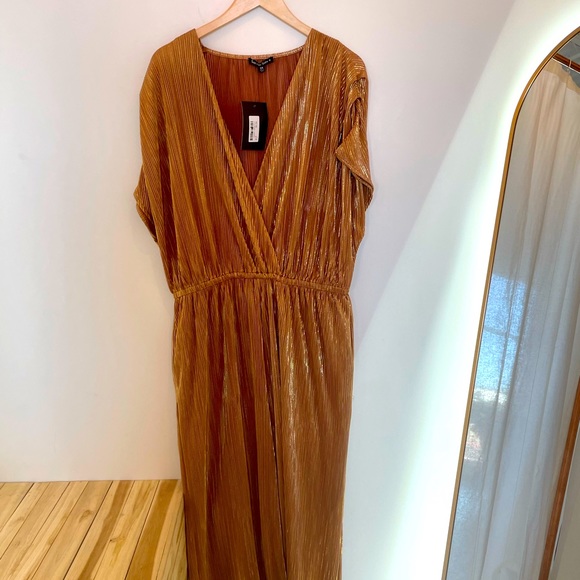 Gold, Metallic, Curvy Plus Size Jumpsuit, NWT 2XL and 3XL - Picture 3 of 7